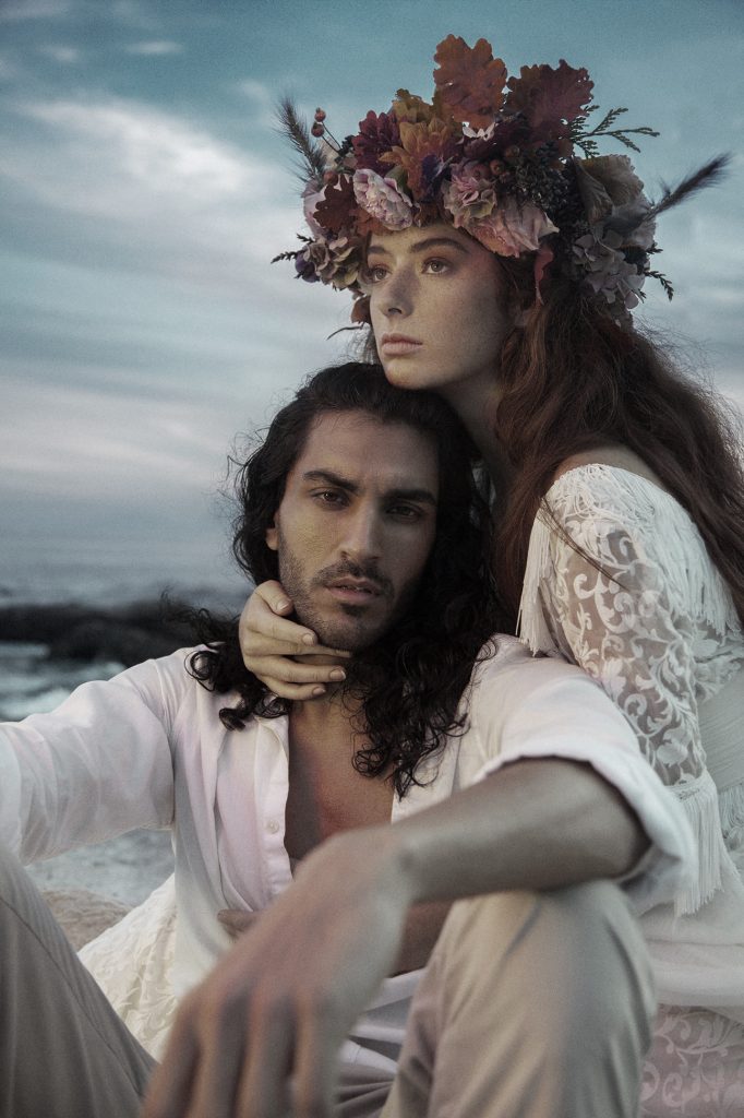 Romantic beach elopement at sunset in Andalusia, Spain. Bride with flower crown celebrates love in breathtaking setting. Elopement romántico en playa al atardecer, Andalucía, España. Novia con corona de flores celebra amor en entorno impresionante.